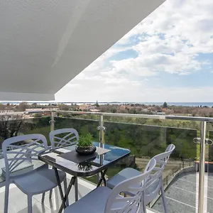 Serena, Sea View, Peroj